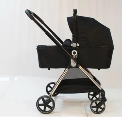 יחידה אחרונה!!! עגלת תינוק מאוד קלילה דגם מאמו MAMO מבית easy baby עריסה וטיולון צבע שחור עם דוגמא של עלים