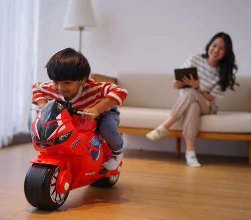 אופנוע דחיפה הונדה כולל מוסיקה