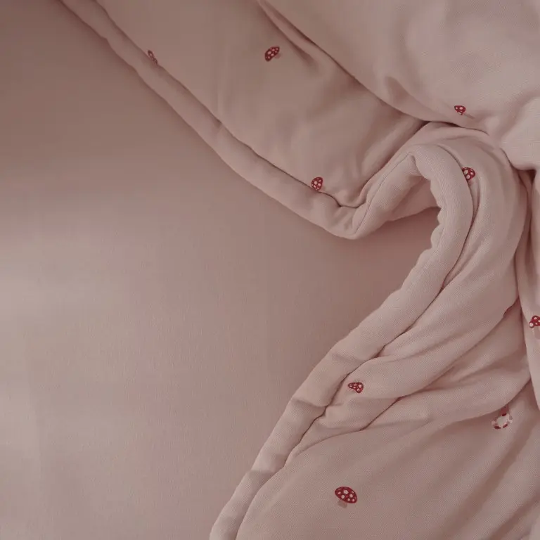 סט מצעים למיטת תינוק ליין גינה אורבנית – Baby Bed Set אולימולי Olimoli צבע סגול